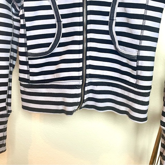 Lululemon Scuba Hoodie women’s size 6 blue striped - Picture 3 of 12